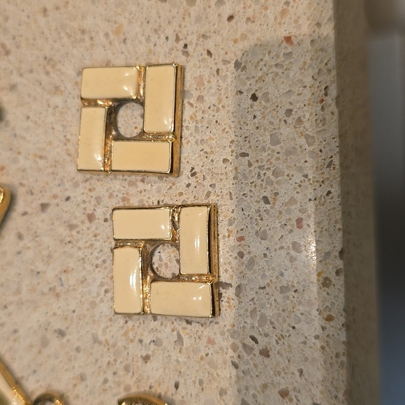 Lot of 10 "Hoop" Charms - Goldtone, Enamel, Beaded etc. - Picture 2 of 9